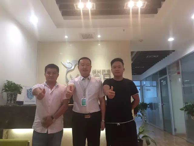 臺州、溫嶺、玉環代理商龔總和招商總監合影