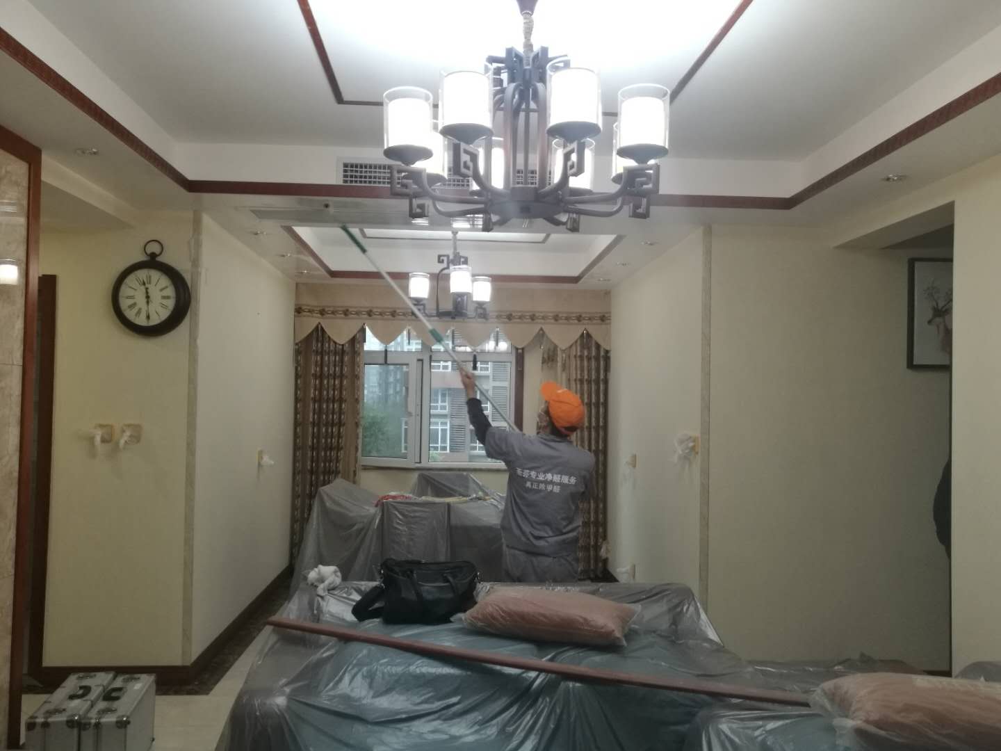 客廳頂面滾筒精細施工 客廳頂面滾筒精細施工