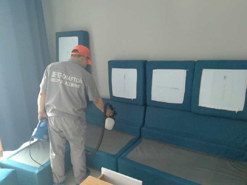 客廳沙發布藝全方位噴涂施工 客廳沙發布藝全方位噴涂施工