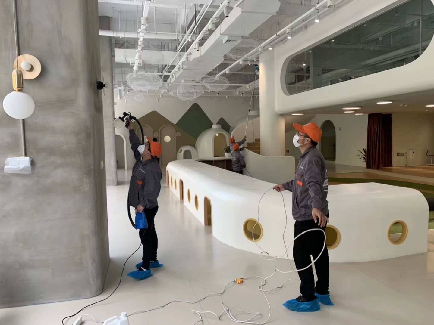 大廳墻面全方位噴涂施工 大廳墻面全方位噴涂施工