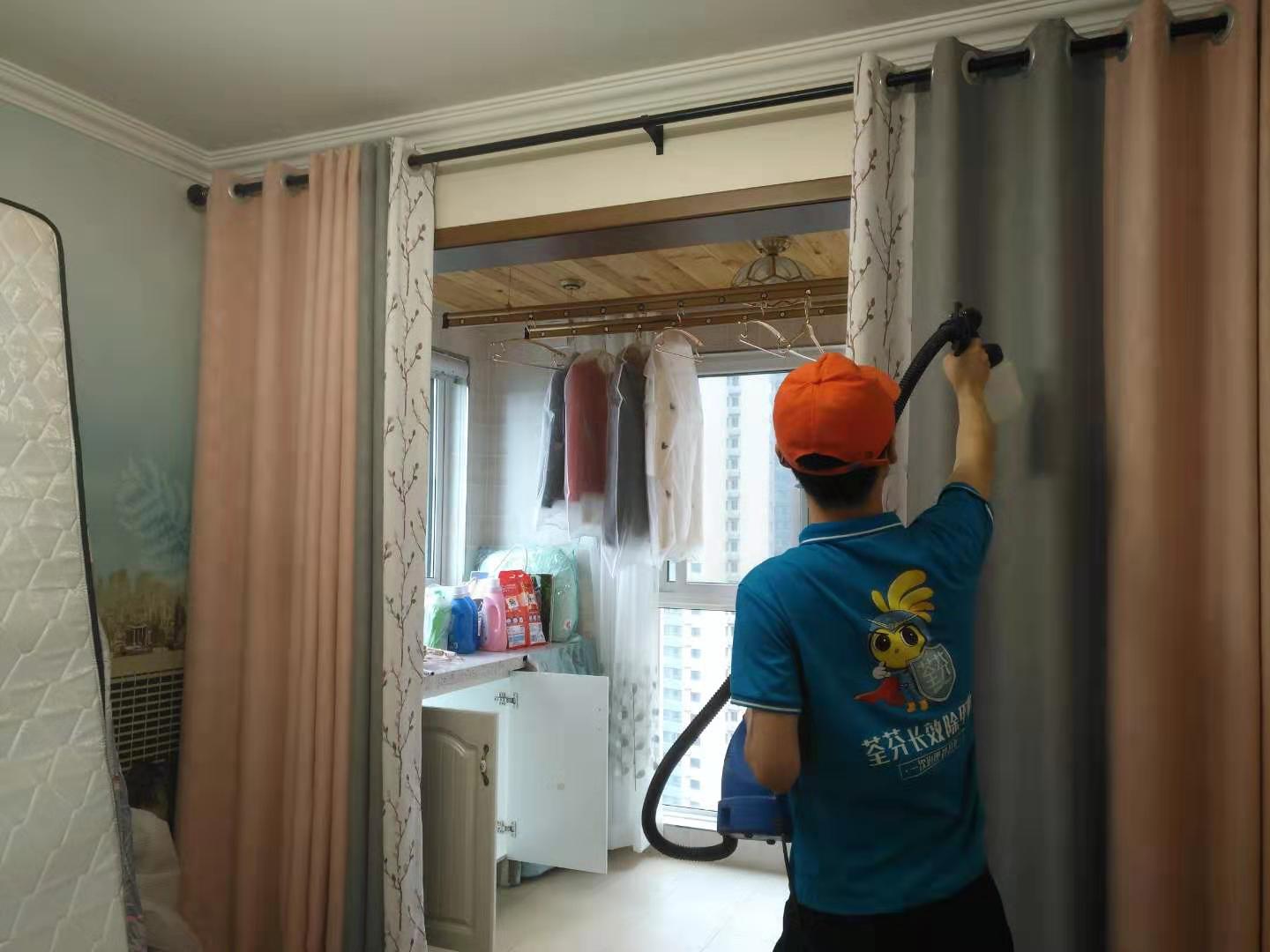 陽(yáng)臺(tái)窗簾布藝全方位噴涂施工 陽(yáng)臺(tái)窗簾布藝全方位噴涂施工