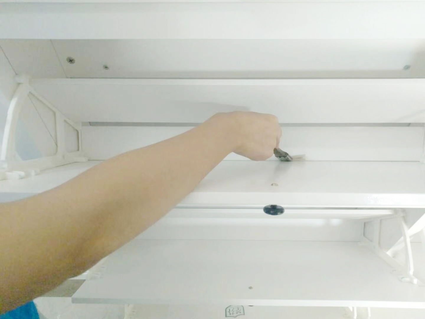 柜子縫隙刷子精細化施工治理 柜子縫隙刷子精細化施工治理