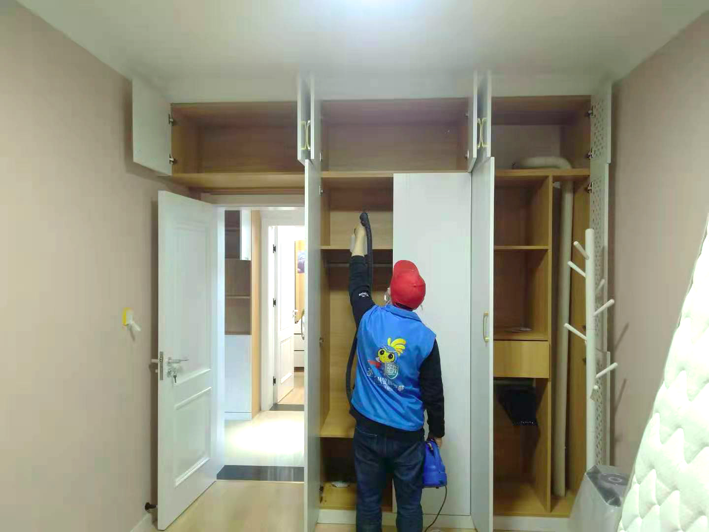 臥室柜子全方位噴涂治理 臥室柜子全方位噴涂治理