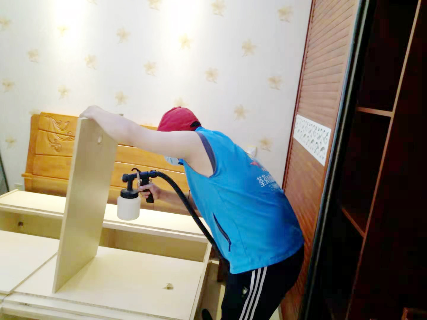 臥室榻榻米噴槍全方位施工治理 臥室榻榻米噴槍全方位施工治理