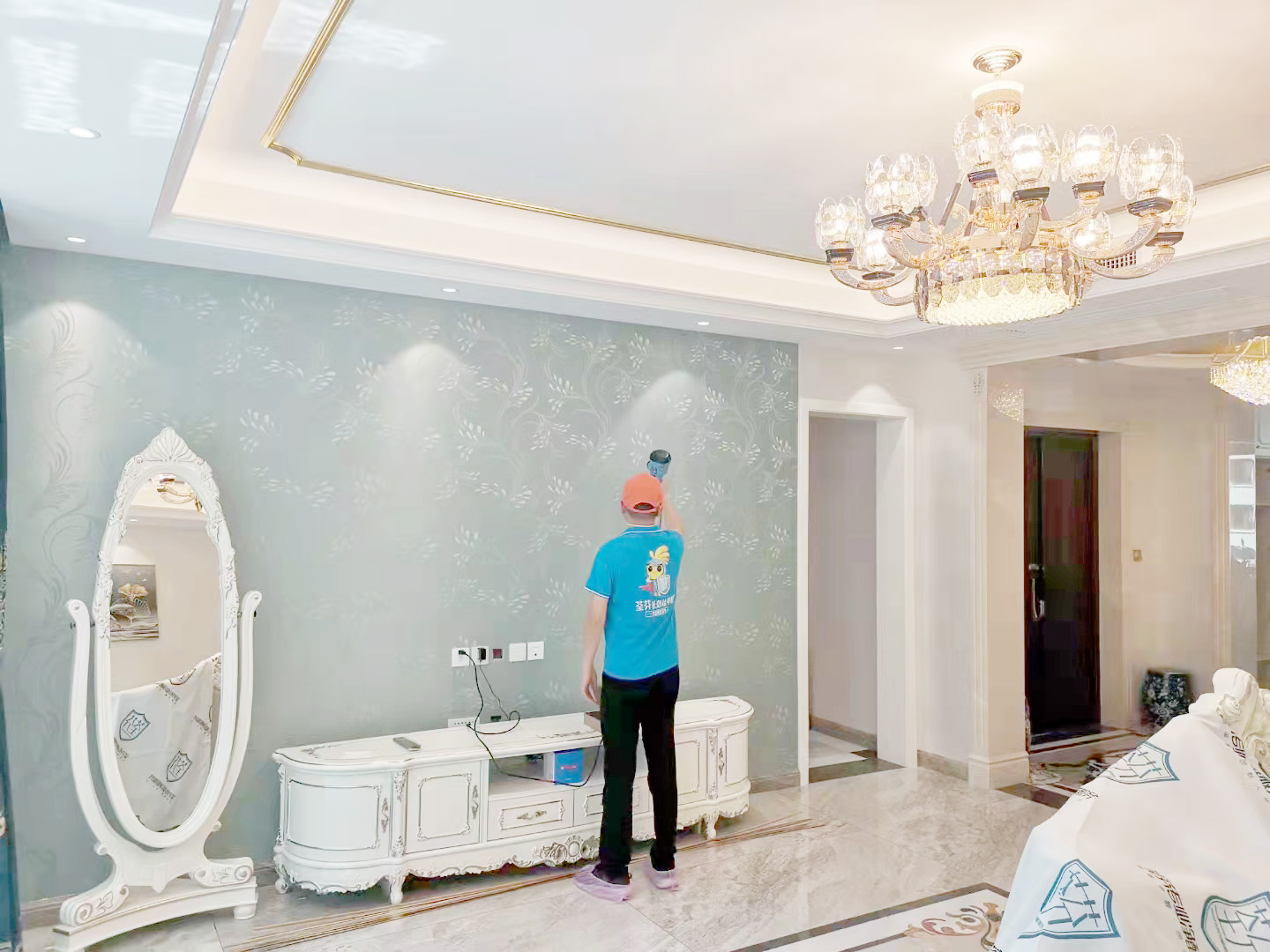 客廳壁紙墻面噴槍施工 客廳壁紙墻面噴槍施工