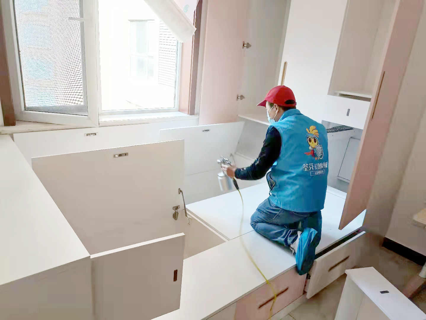 臥室榻榻米全方位施工噴涂治理 臥室榻榻米全方位施工噴涂治理