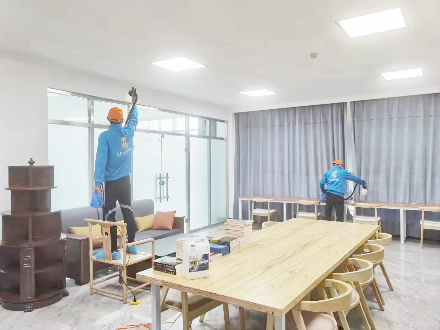 辦公室桌椅頂面噴槍施工治理 辦公室桌椅頂面噴槍施工治理