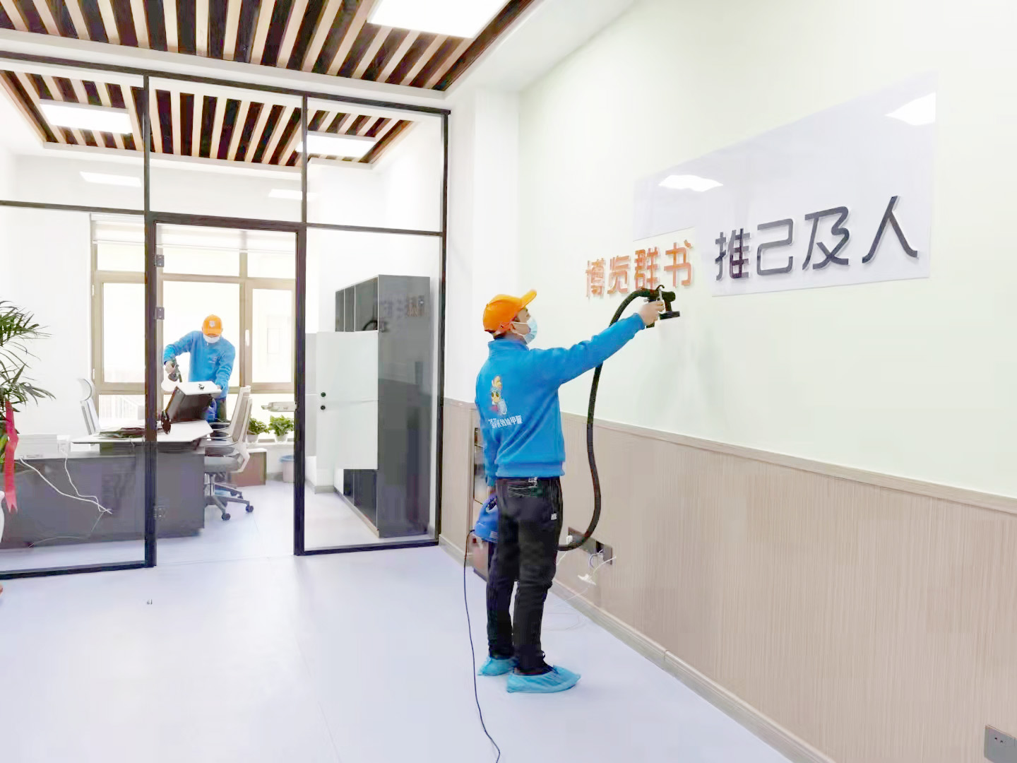 過(guò)道形象墻噴槍施工治理 過(guò)道形象墻噴槍施工治理