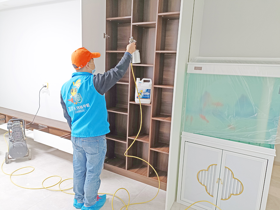 客廳博古架噴槍精細化施工治理 客廳博古架噴槍精細化施工治理