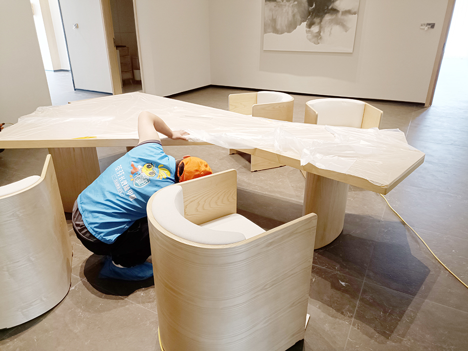 休閑區(qū)桌椅凳子全方位噴涂治理 休閑區(qū)桌椅凳子全方位噴涂治理