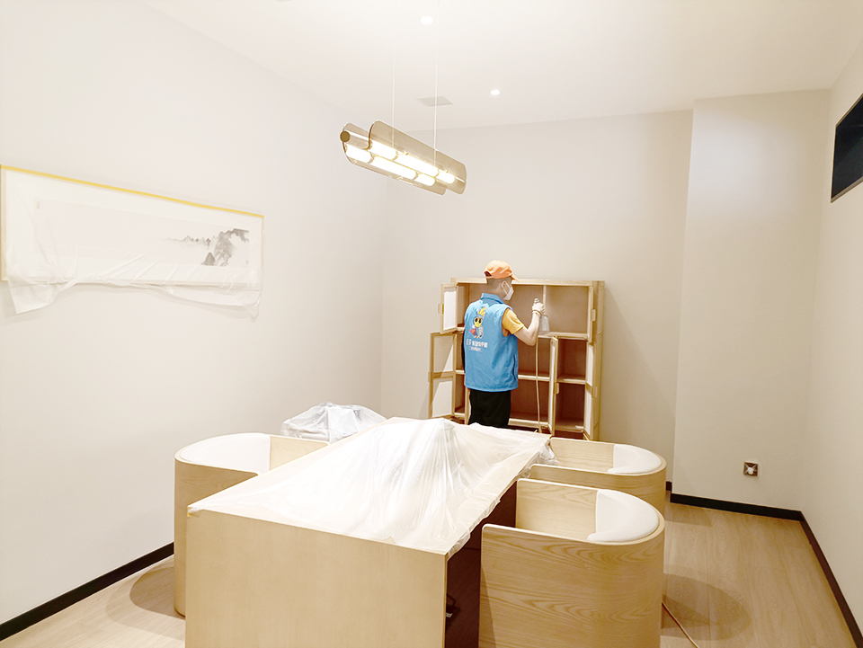 會(huì)議廳柜子桌椅噴涂施工治理甲醛 會(huì)議廳柜子桌椅噴涂施工治理甲醛